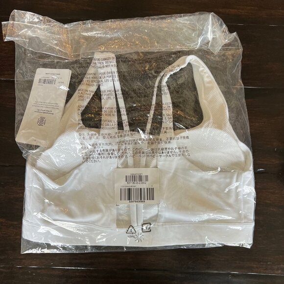 White Athleta Exhale Sports Bra Size Small - Size D-DD+. NWT. Discontinued. - Picture 2 of 4